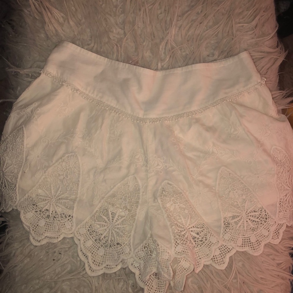 while lace shorts